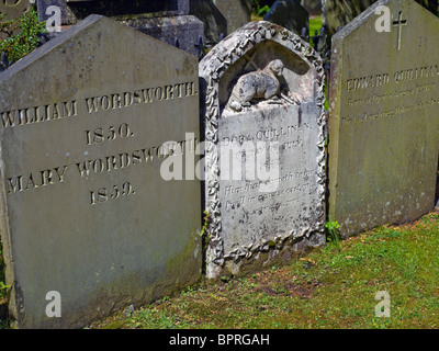 Nahaufnahme von William und Mary Wordsworth Grabgräbern Friedhof Im Sommer Grasmere Cumbria England Großbritannien GB Groß Großbritannien Stockfoto