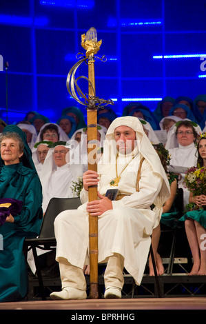 Robin McBryde Grand Schwert Träger von Gorsedd von Barden auf der Bühne Krönung Zeremonie am National Eisteddfod 2010 Stockfoto