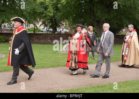 Bürgermeister von St Albans Maxine Crawley (Mitte) bei St Albans Magna Carta Parade 2010 Stockfoto