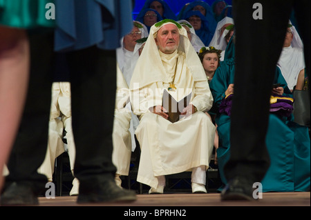 Gorsedd of Bards auf der Bühne für Zeremonie während National Eisteddfod 2010 jährliche walisische Kulturfestival Stockfoto