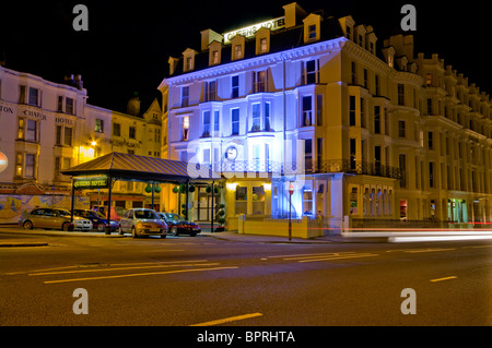 Queens Hotel Kings Road Brighton East Sussex England in der Nacht Stockfoto