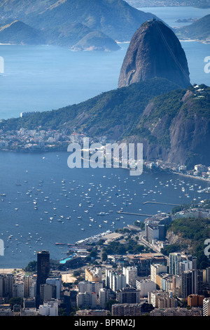 Die Aussicht vom Cristo Redentor in Rio De Janeiro, Brasilien oder Christus der Erlöser Statue auf dem Corcovado-Berg in Tijuca Nat Park. Stockfoto