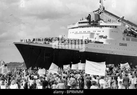 Falklandinseln Truppen wieder in Southampton auf der QE2 11/6/82 Stockfoto