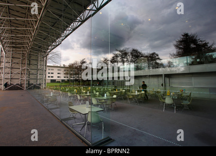 Das Café auf dem Sainsbury Centre, University of East Anglia in Norwich, Norfolk. Stockfoto