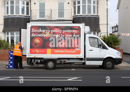 Sainsbury's Online-shopping Hauszustellung van in einer Stadt U.K. Stockfoto