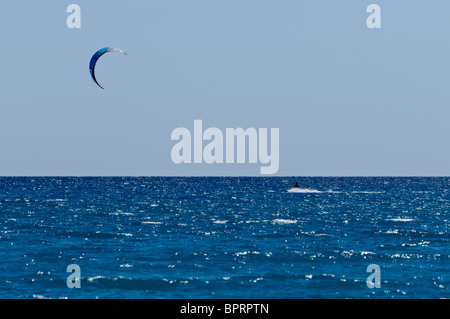 Kitesurfer, auf hoher See Stockfoto