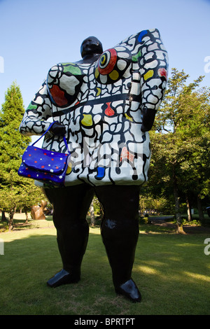 "Miss Black Power" von Niki de Saint Phalle - The Hakone Open Air Museum Stockfoto