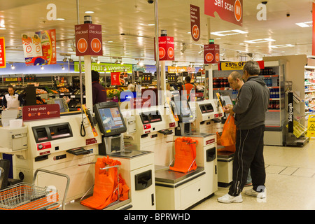 selbst Kasse, Tesco Supermarkt, Holywood, Northern Ireland, UK Stockfoto