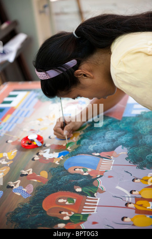 Maler bei der Arbeit an Handwerker Angkor, Siem Reap, Kambodscha Stockfoto