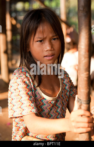 Mädchen in einem gestelzt Dorf am Tonle Sap See in der Nähe von Siem Reap, Kambodscha Stockfoto