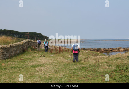 Wanderer auf Fife Coastal Path Schottland September 2010 Stockfoto