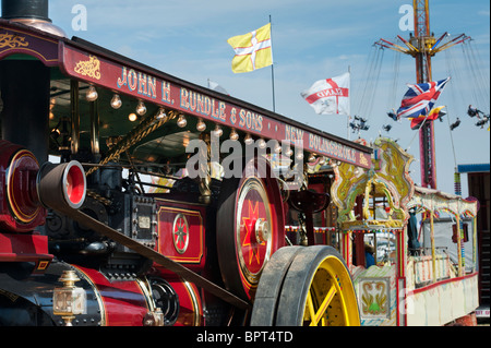 1912 Brown & Mai Showmans Zugmaschine "General Buller" vor einen Rummelplatz an die Great Dorset steam fair, England Stockfoto