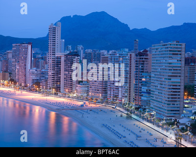 Skyline und der Strand von Benidorm, Costa Blanca, Region Valencia in Spanien, 7. Mai 2010. Stockfoto