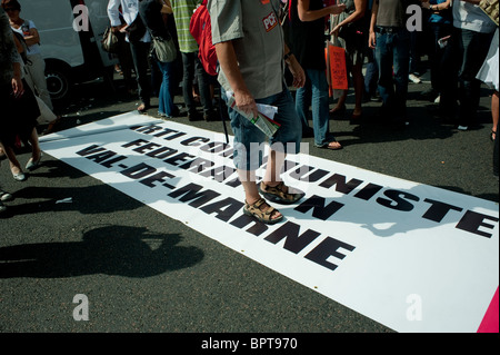 Paris, Frankreich, Banner auf Boden "Liga der Menschenrechte" Proteste gegen Roma, Zigeuner Ausweisungen durch die französische Regierung, Straße Stockfoto