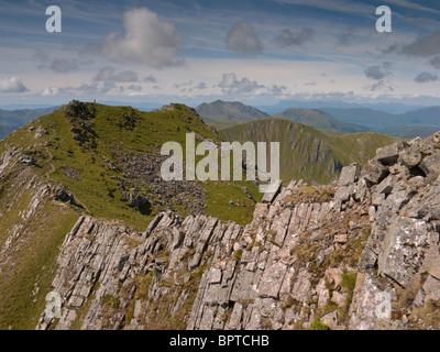 Mit Blick auf die Berge Beinn Sgritheall und Skye Cuillin aus "The Saddle" Highlands Scotland UK Stockfoto