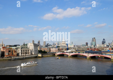 Themse, Blackfriars Bridge und die Skyline der Stadt anzeigen von OXO Tower, London, England, Großbritannien Stockfoto