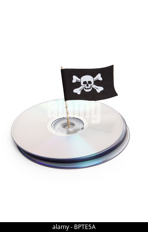 CD, DVD und Piratenflagge, Konzept der Piraterie Stockfoto