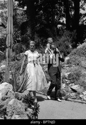 GRACE KELLY PRINZESSIN CAROLINE & PRINZ RAINIER III PRINZ & FÜRSTIN VON MONACO (1958) Stockfoto