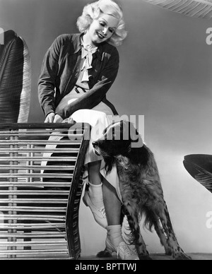 JEAN HARLOW & HUND SCHAUSPIELERIN (1933) Stockfoto