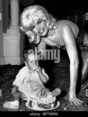 JAYNE MANSFIELD & SOHN ZOLTAN SCHAUSPIELERIN MIT SOHN (1962) Stockfoto