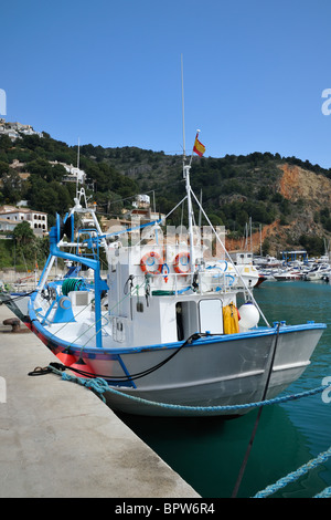 Trawler im Hafen von Javea, Costa Blanca, Spanien Stockfoto