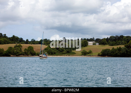 Blick vom Fluss Fal Trelissick Haus Stockfoto