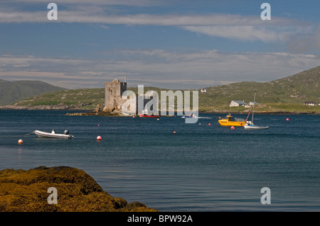 Kisimul Castle liegt in Castlebay auf der Insel Barra, äußeren Hebriden Western Isles. Schottland.   SCO 6530 Stockfoto