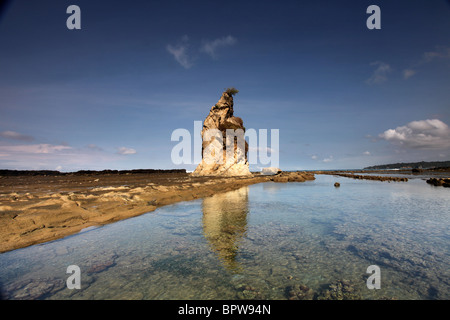 weiße Felsen Sawarna Strand Indonesien Stockfoto