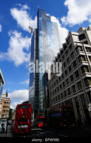 Bishopsgate mit Heron Tower Hochhaus Bau Website, London, England, UK Stockfoto