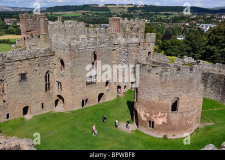Ludlow Castle, Shropshire - die Runde Kapelle und der Nordrange
