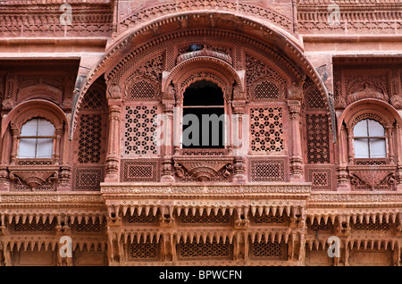 Reich verzierte Balkon Meherangarh Fort, Jodhpur, Rajasthan, Indien Stockfoto