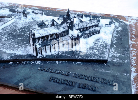 Carlisle Kathedrale im Winterschnee Stockfoto