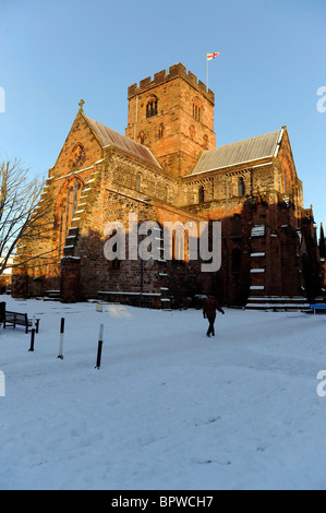 Carlisle Kathedrale im Winterschnee Stockfoto