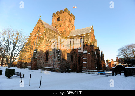 Carlisle Kathedrale im Winterschnee Stockfoto