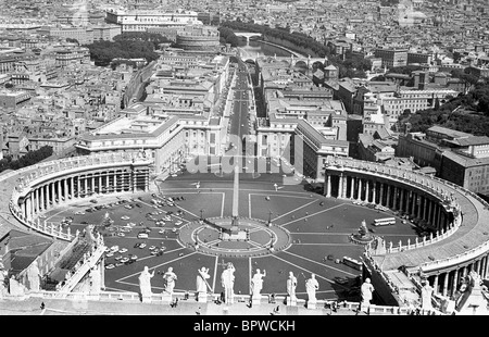 Die Stadt Rom in Italien vom Dach des St. Peters in 1968 Rom City Basilica 1960er historischen Italien Italienisches Bild von David Bagnall Stockfoto