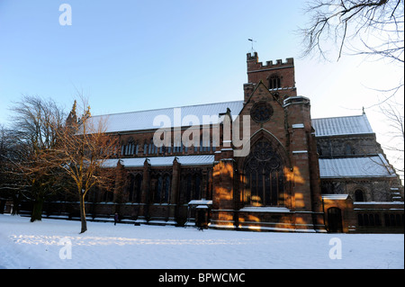 Carlisle Kathedrale im Winterschnee Stockfoto
