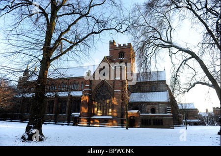 Carlisle Kathedrale im Winterschnee Stockfoto