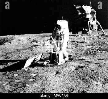 EDWIN ALDRIN BUZZ SETZT PASSIVE SEISMISCHE EXPERIMENTE MIT EAGLE MONDFÄHRE APOLLO 11 ASTRONAUT (1969) Stockfoto