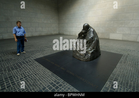 Neuen Wache in Berlin die Neue Wache ist das zentrale deutsche Denkmal für alle Opfer des Krieges Stockfoto