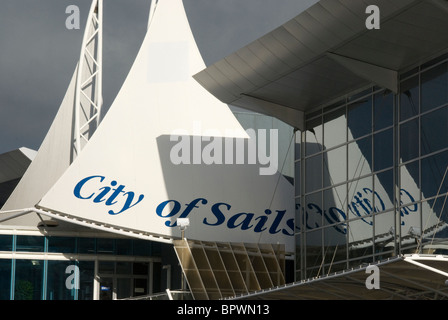 Terminalgebäude und dekorative Segel, Auckland International Airport, Nordinsel, Neuseeland Stockfoto