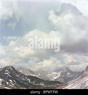 Gewitterwolken über Berge Stockfoto