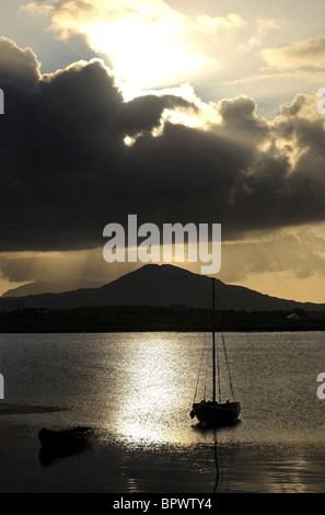 Connemara Landschaft bei Sonnenaufgang Roundstone, County Galway, Irland Stockfoto