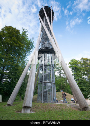 Schlossbergturm (Hügel Schlossturm) auf dem Freiburger Schlossberg (Schlossberg) in Süddeutschland Stockfoto