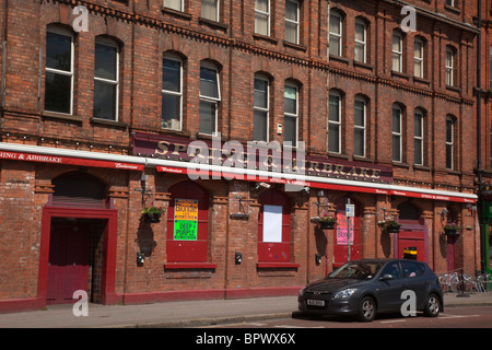 Irland, Norden, Belfast, Ormeau Avenue, Feder und Airbrake Live-Musik. Stockfoto