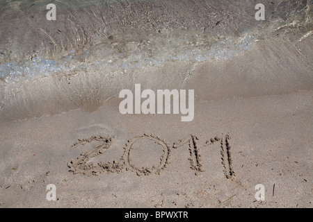 Jahr 2011 Datum geschrieben auf dem Sand des Strandes Stockfoto