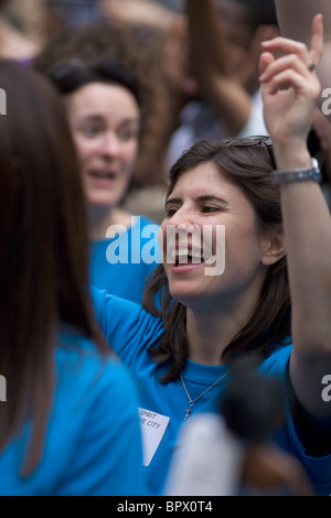 Eine Frau tanzt bei der christlichen Feier Geist in der Stadt London 2010 Stockfoto