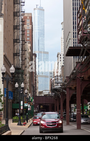 Straßenszene am Wabash Avenue, Chicago, Illinois, Chicago 'L', der Rapid Transit-System zeigt. Stockfoto