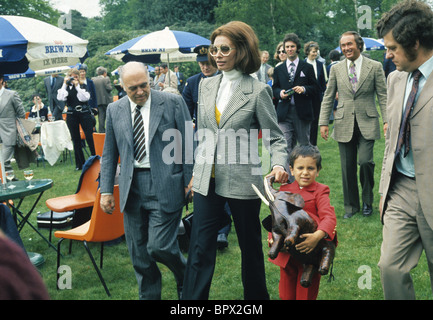 Sophia Loren mit ihrem Mann Carlo Ponti und ihrem Sohn Cipi am 17. Mai 1973 im Bewdley Safari Park. Bild von Dave Bagnall. Stockfoto