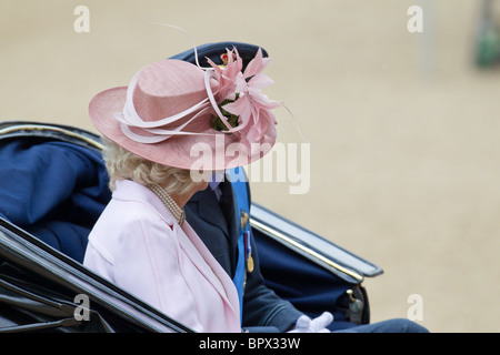 Prinz William von Wales und die Herzogin von Cornwall auf dem Weg zur Horse Guards Gebäude. "Trooping die Farbe" 2010 Stockfoto