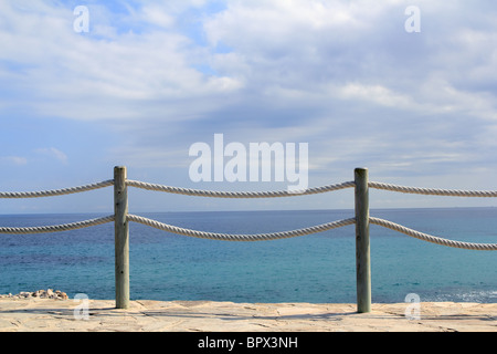 Geländer Geländer auf marine Seil und Holz Moraira Mittelmeer Stockfoto
